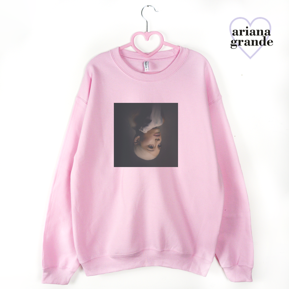 różowa bluza Ariana Grande Dark Sweetener
