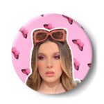 przypinka Millie Bobby Brown Pink