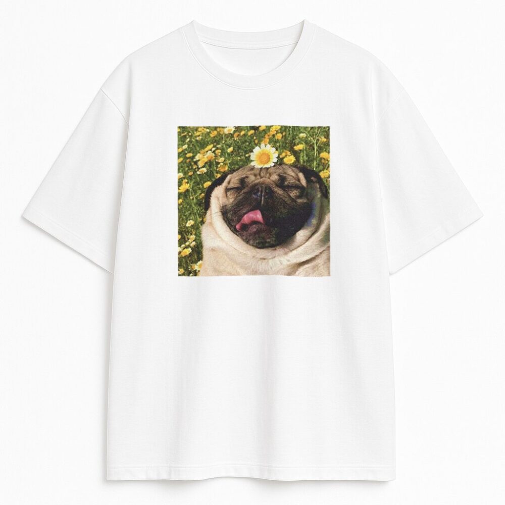 Biała koszulka z mopsem w kwiatach Pugs Chill