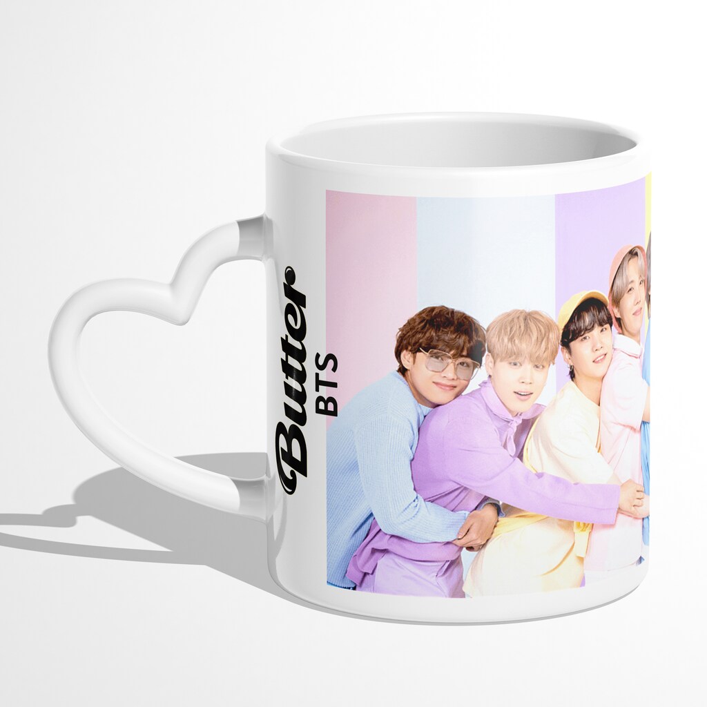 Druga strona ceramicznego kubka z pastelowym nadrukiem K-pop