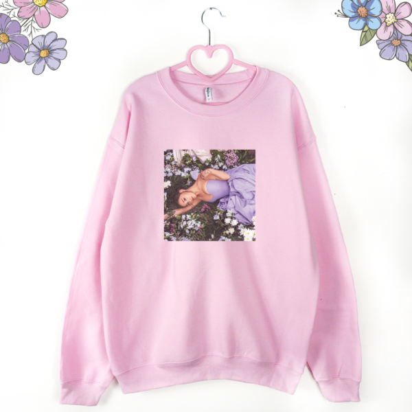 różowa bluza Ariana Grande Lavender