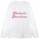 biała bluza z logo melanie martinez