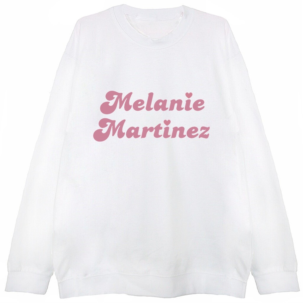 biała bluza z logo melanie martinez