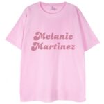 różowa koszulka melanie martinez logo