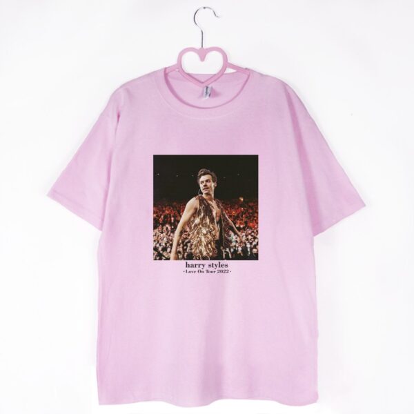 różowa koszulka harry styles tour