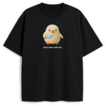 T-shirt Duck Meme z kaczką z nożem i napisem, czarna wersja