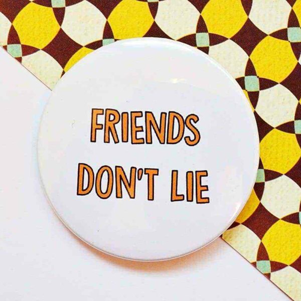 przypinka FRIENDS DON'T LIE