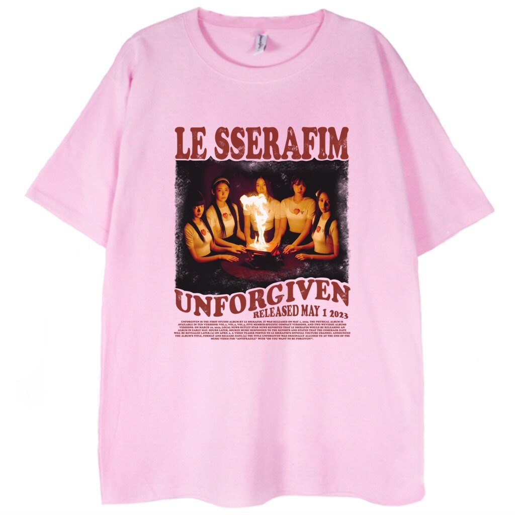 t-shirt różowy z nadrukiem le sserafim unforgiven