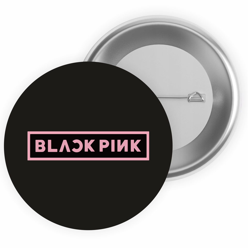 czarna przypinka z logo Blackpink