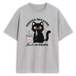 Szara koszulka z kotem i kawą w memicznym stylu - t-shirt dla kociarzy, codzienny humor i wygoda