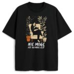 T-shirt Nie Mogę Kot Na Mnie Leży z ilustracją kobiety pijącej herbatę z kotem – fanowski merch cat parents, bawełniany z humorem, na codzienne lenistwo.