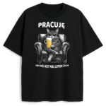 Czarna koszulka z grafiką kota w fotelu z piwem i zabawnym napisem