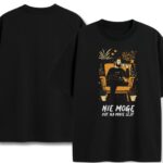 Przód i tył T-shirt Nie Mogę Kot Na mnie Leży z ilustracją mężczyzny i kota – fanowski merch kociarzy, bawełniany z zabawnym motywem roślin i relaksu, na codzienne chwile z pupilem.