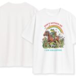 Biała koszulka z koniem I Am Galloping - widok przodu i tyłu, styl vintage 90s