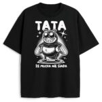 Czarna koszulka Tata Że Mucha Nie Siada z muchą i napisem