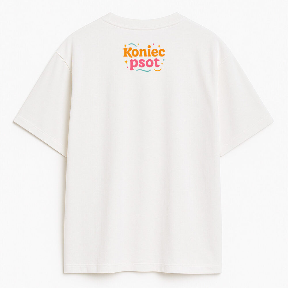 Biała koszulka z kolorowym napisem „Koniec psot” w stylu magicznym
