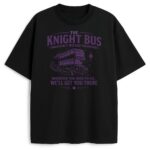 Czarna koszulka z nadrukiem The Knight Bus – fioletowy autobus z napisem