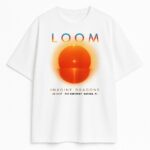 Przód białej koszulki Imagine Dragons Loom z pomarańczową grafiką słońca i napisem Warszawa, PL