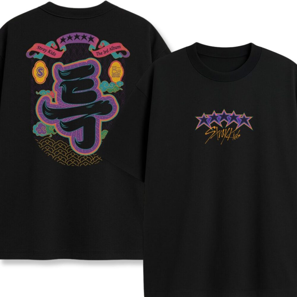 Tour merch Stray Kids The 3rd Album – przód z gwiazdami, tył jak intro do klipu