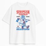 T-shirt Stranger Things Scoops Ahoy biały – lodowa grafika retro