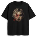 Czarny T-shirt Blackpink Rose APT z portretem Rosé, czerwoną błyskawicą na twarzy i napisem APT – wygodny merch dla fanów K-pop.