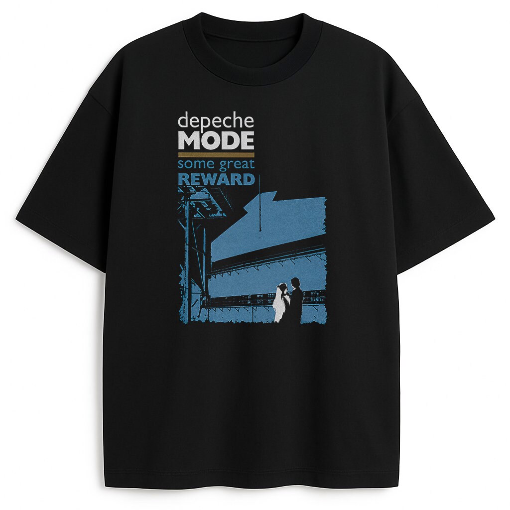 Czarny T-shirt Depeche Mode Some Great Reward z niebieskim nadrukiem pary na fabrycznym tle