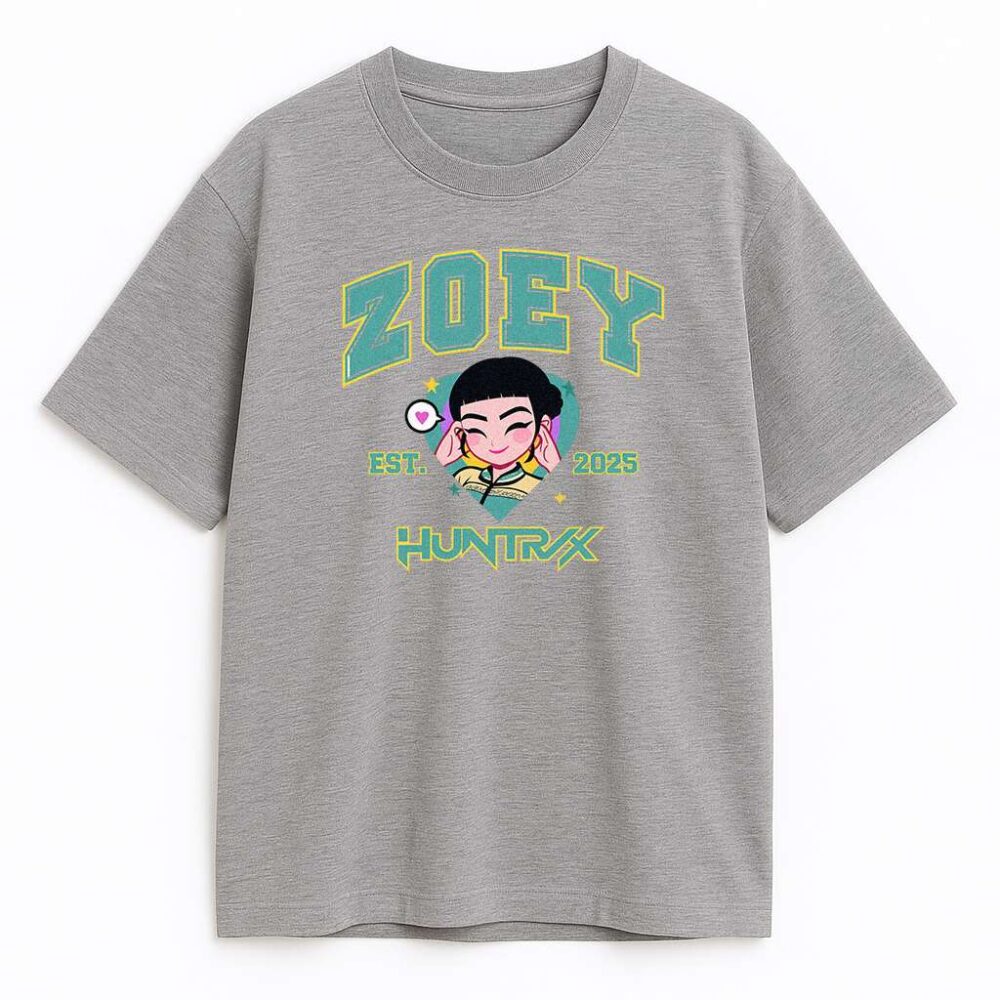 Koszulka Huntrix Zoey Merch szara z Zoey, HUNTR/X merch w stylu anime.