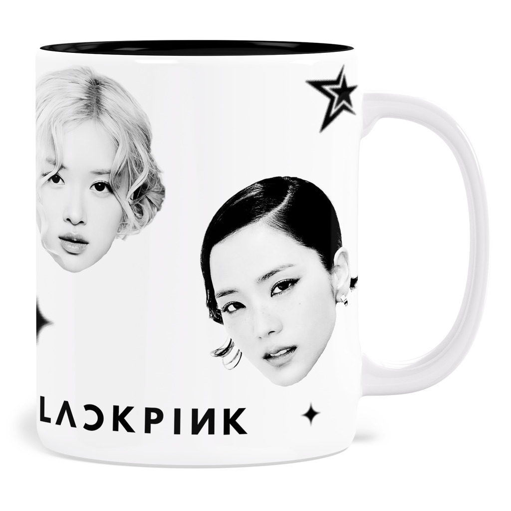 Kubek Blackpink Faces z portretami Rosé i Jisoo w czarno-białym stylu, gwiazdami i napisem Blackpink – ceramiczny gadżet 330 ml dla fanów K-pop.