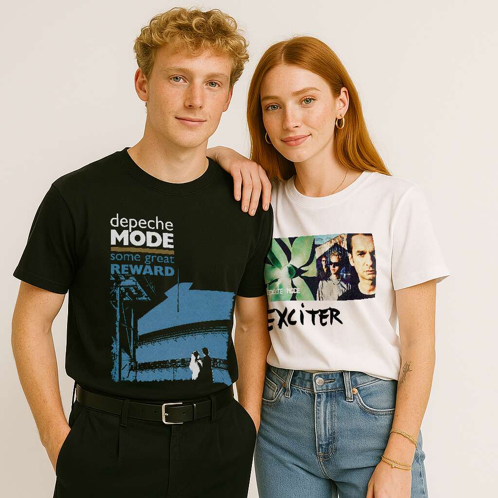 Mężczyzna w czarnym T-shircie Depeche Mode Some Great Reward z niebieską grafiką i kobieta w białym T-shircie Depeche Mode Exciter z zielonym motywem i zdjęciami zespołu