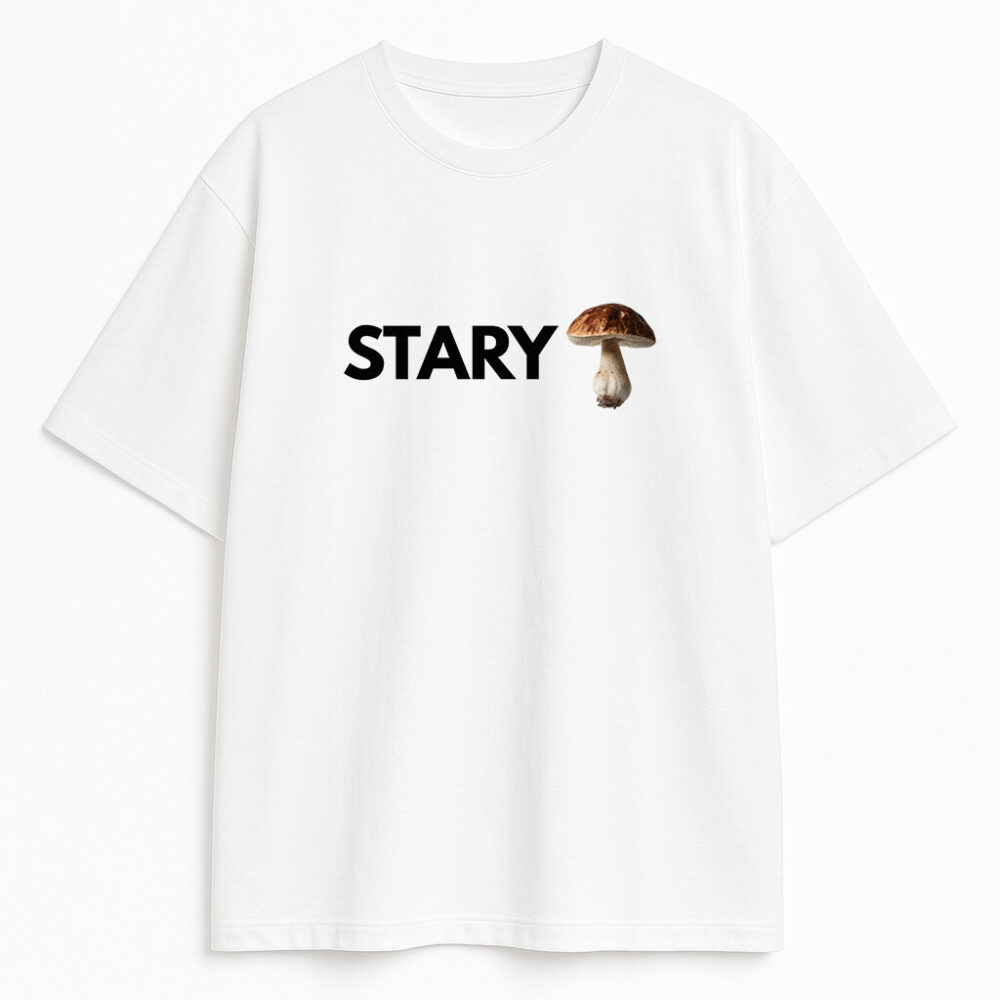 biały t-shirt z napisem i prostą grafiką