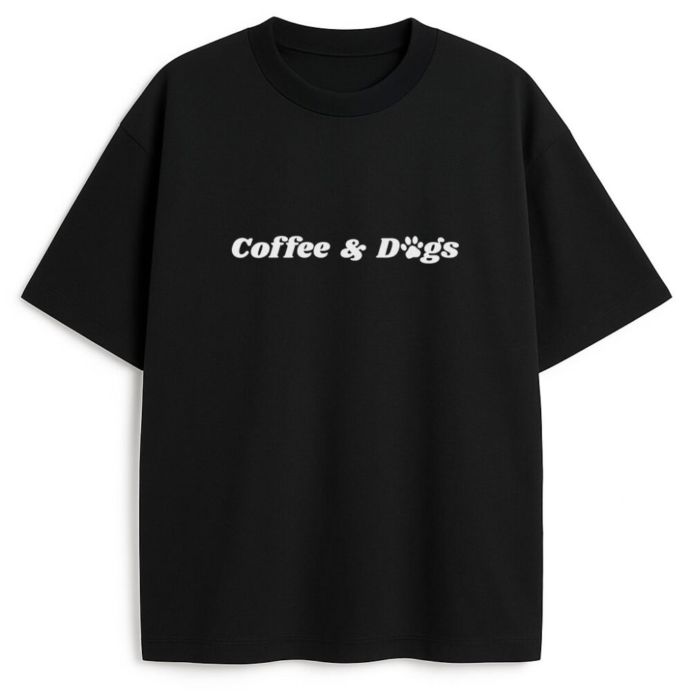 czarny t-shirt coffee and dogs z białym napisem